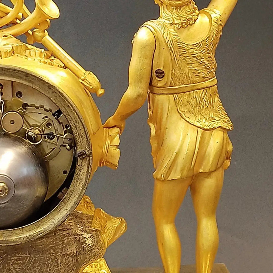 Empire Pendule ’Junger Bacchus’ vergoldete Bronze - Uhr